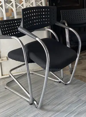 Modern Black Office Chair With Cushioned Seat– Office Reception Chair
