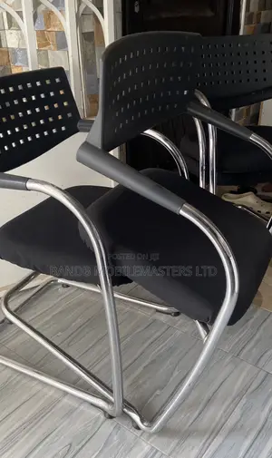 Modern Black Office Chair With Cushioned Seat– Office Reception Chair