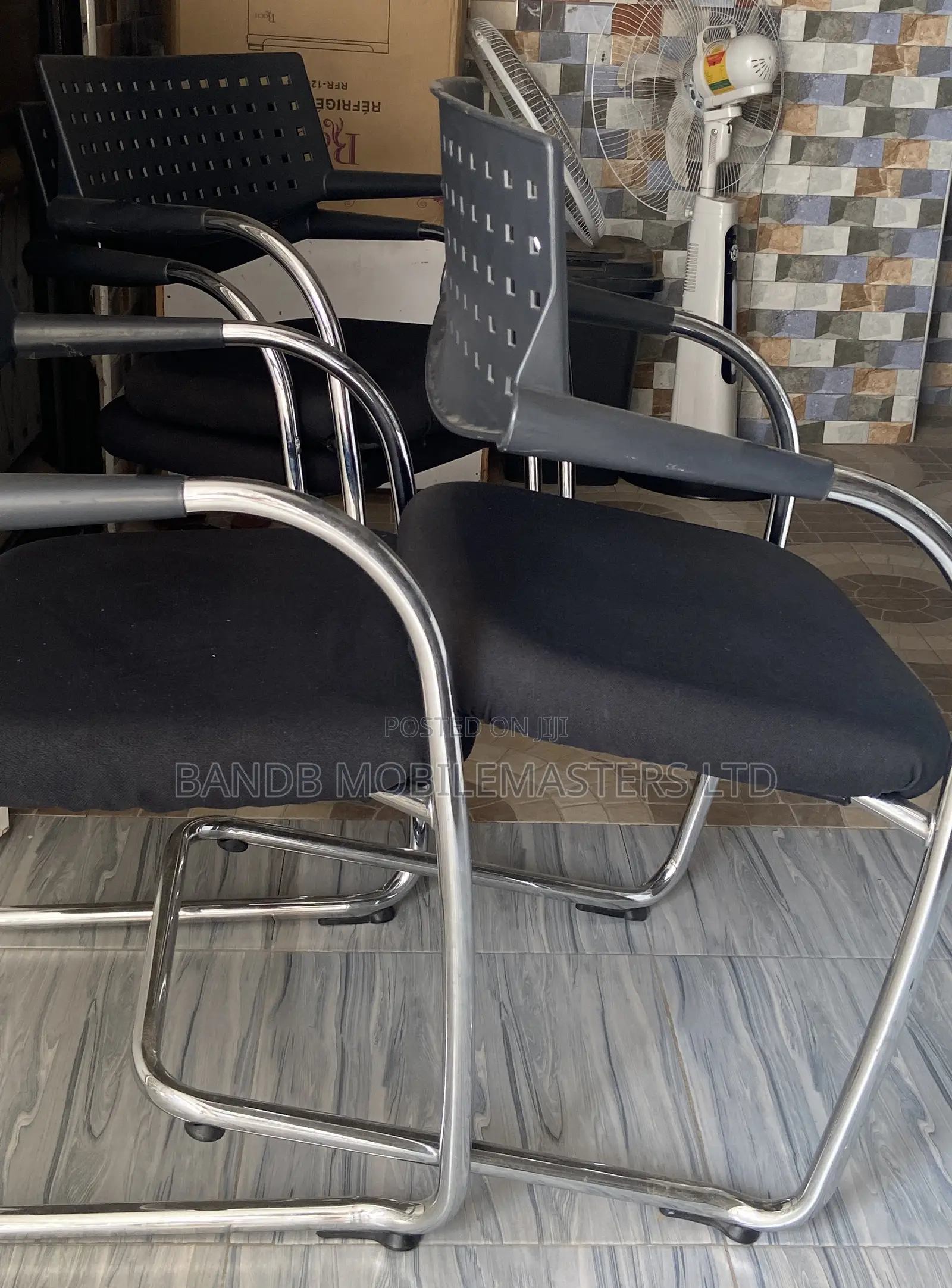Modern Black Office Chair With Cushioned Seat– Office Reception Chair