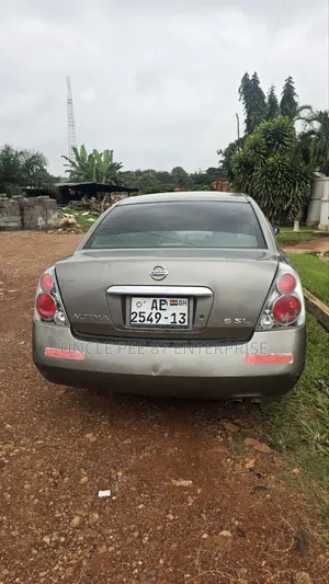 Nissan Altima 2010 Gray