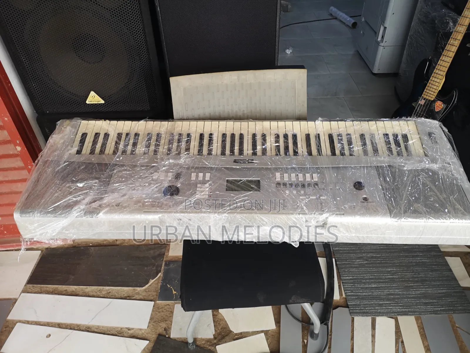 Yamaha DGX-220 Portable Grand Piano