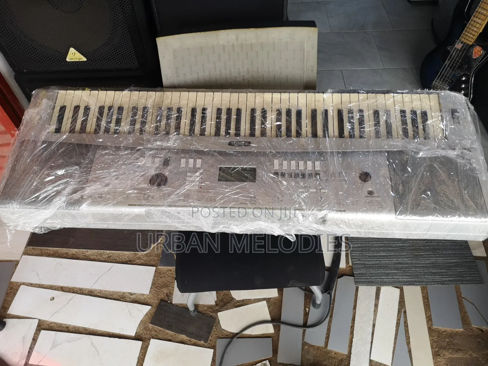 Yamaha DGX-220 Portable Grand Piano