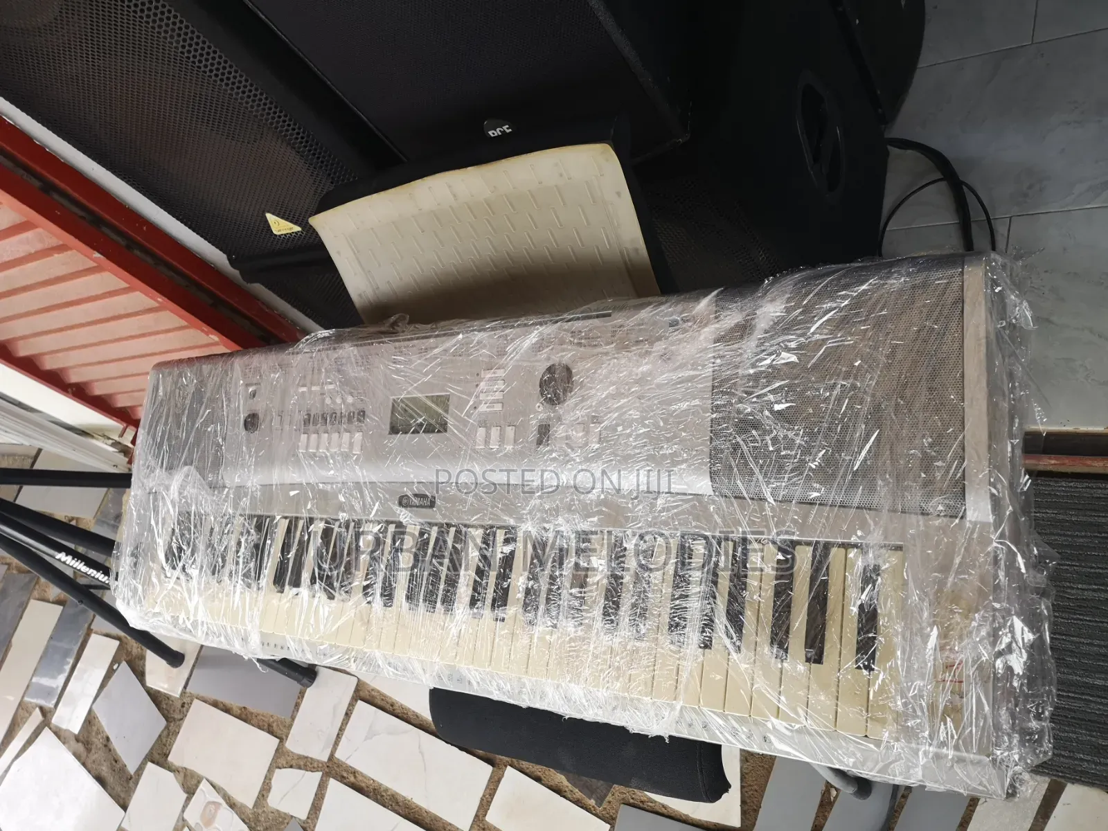 Yamaha DGX-220 Portable Grand Piano