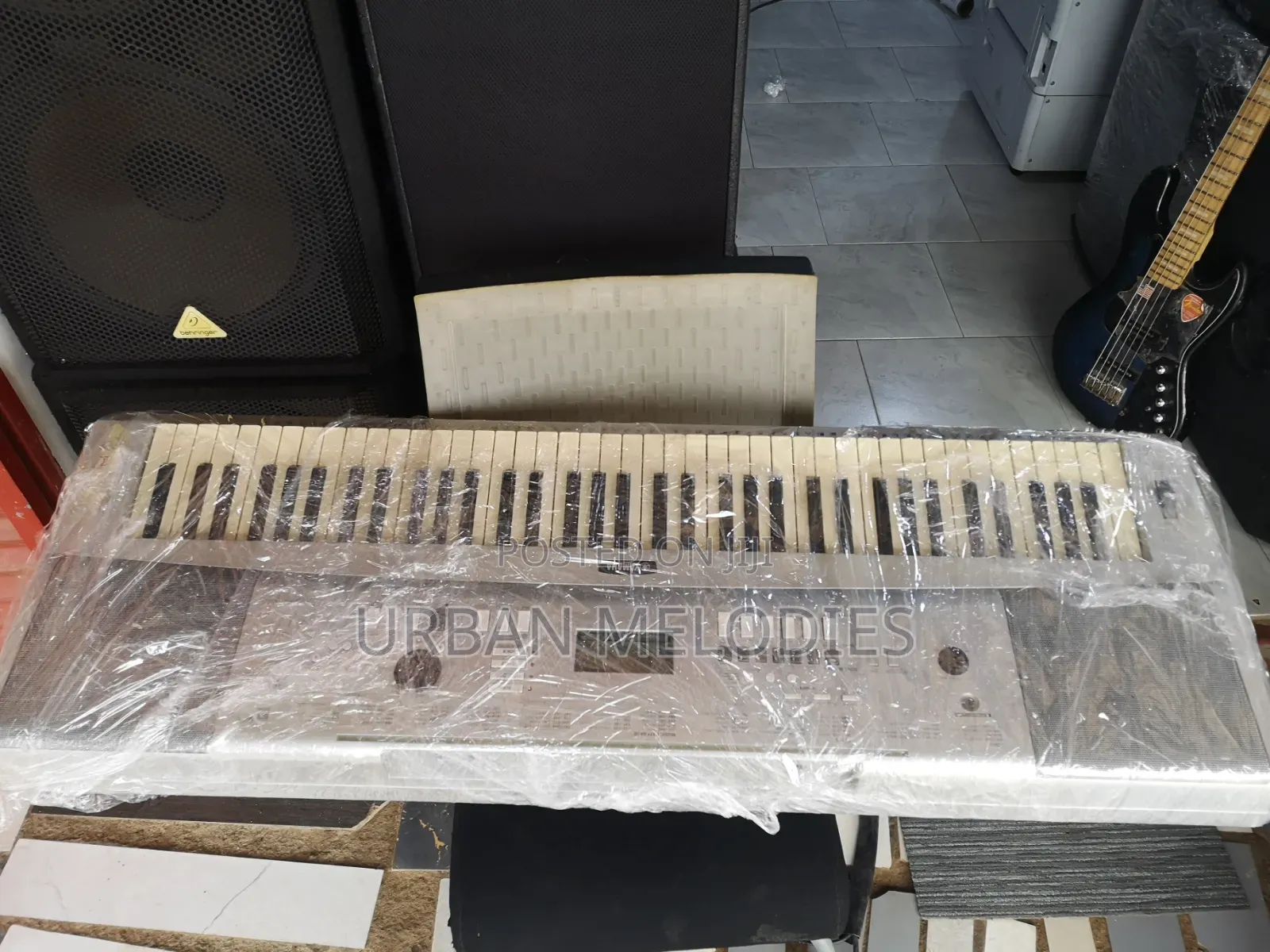 Yamaha DGX-220 Portable Grand Piano