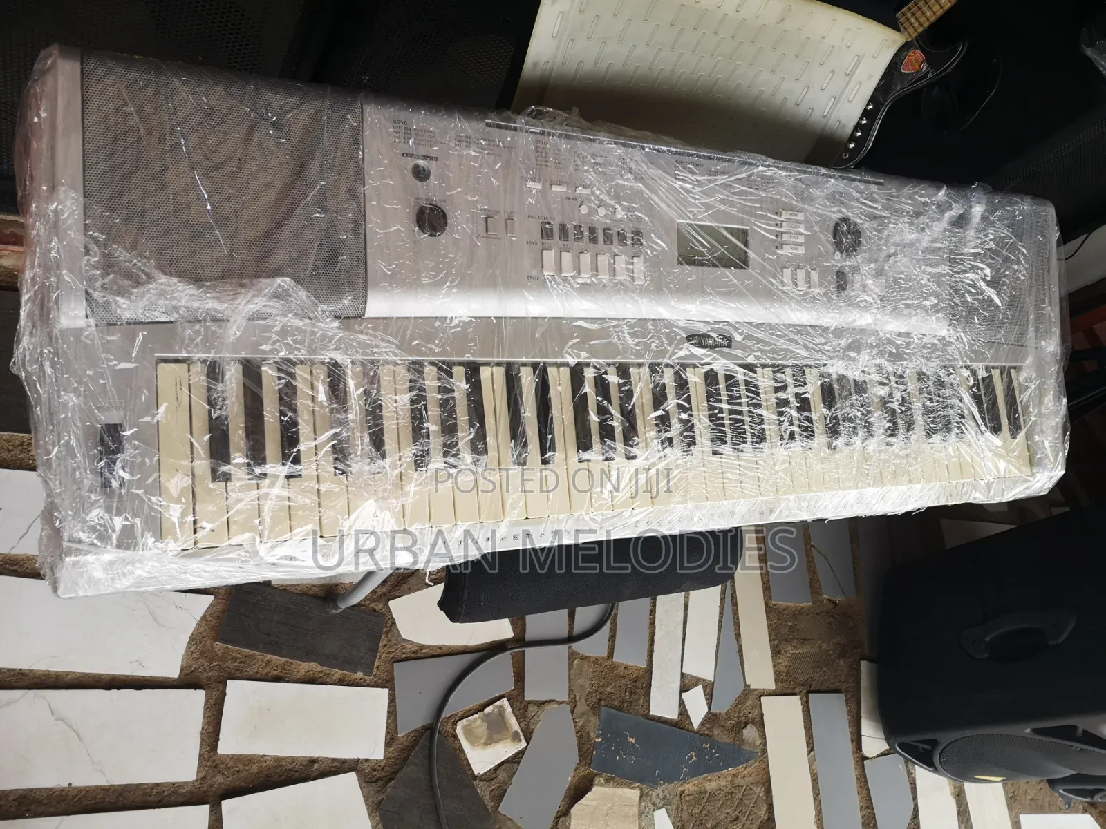 Yamaha DGX-220 Portable Grand Piano