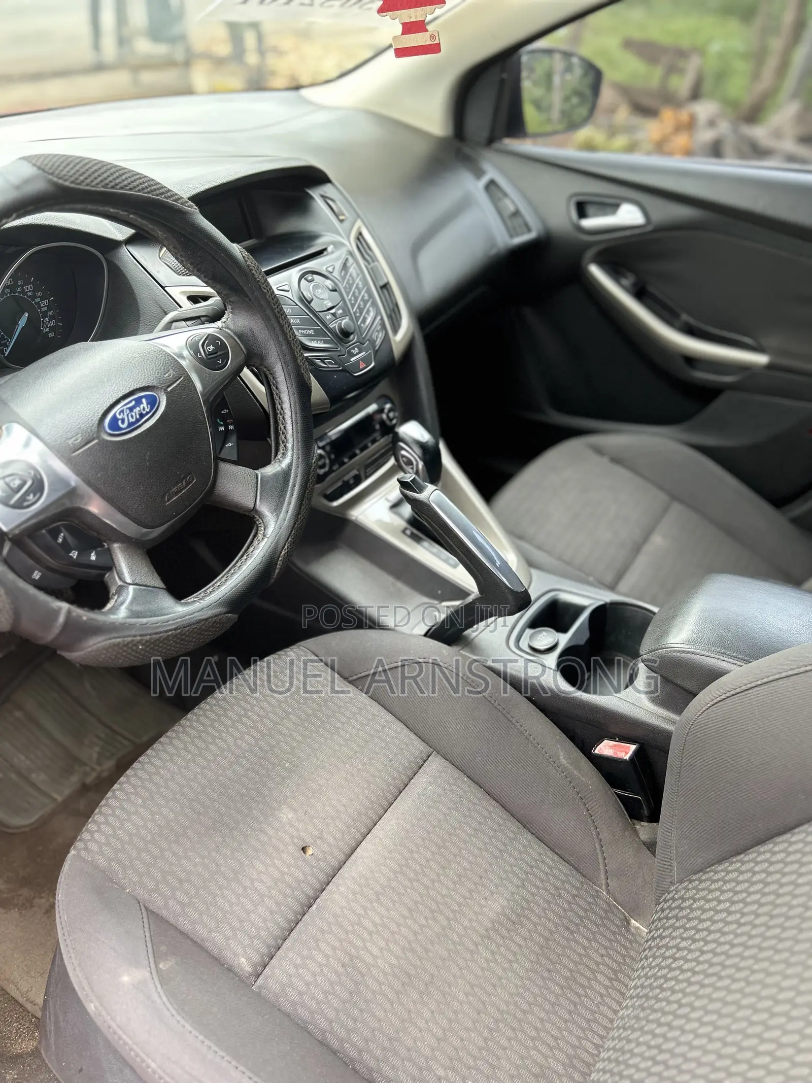 Ford Focus SEL Sedan FWD (2.0L 4cyl 6A) 2012 Red