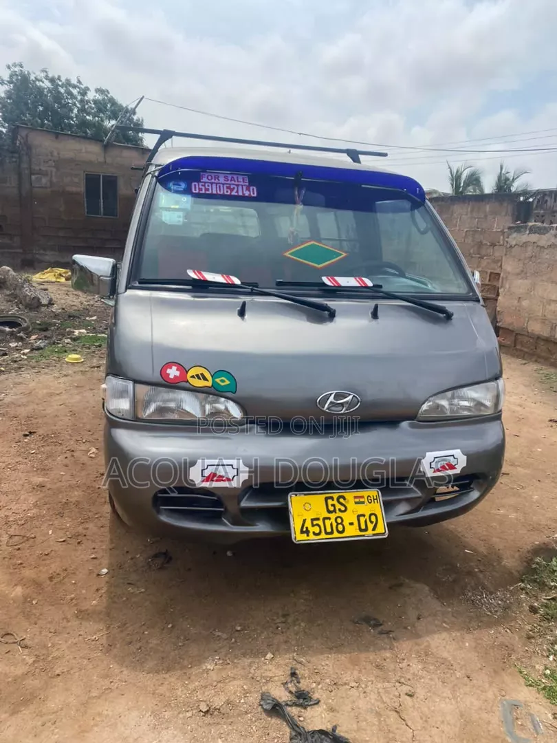 Hyundai H200 2003 Gray