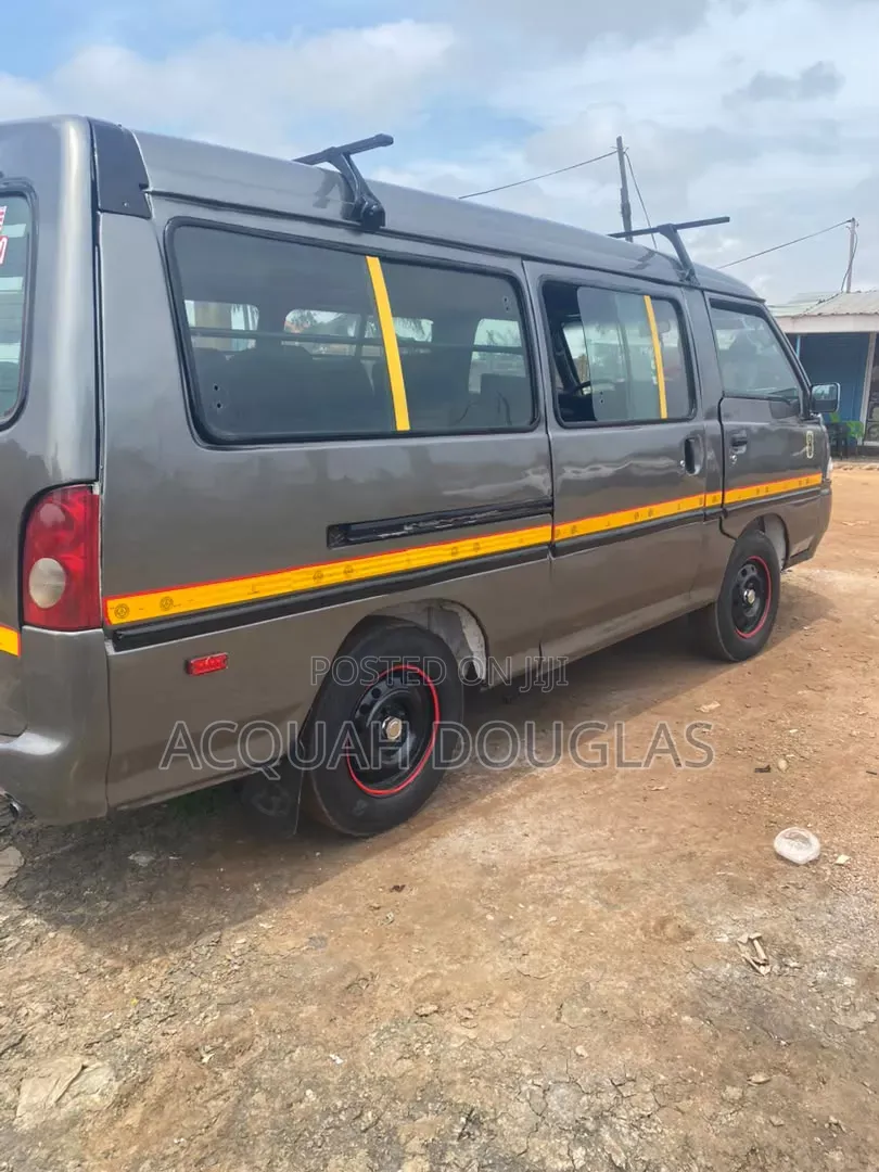 Hyundai H200 2003 Gray