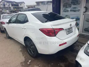 Toyota Corolla LE 4dr Sedan (1.8L 4cyl CVT) 2017 White