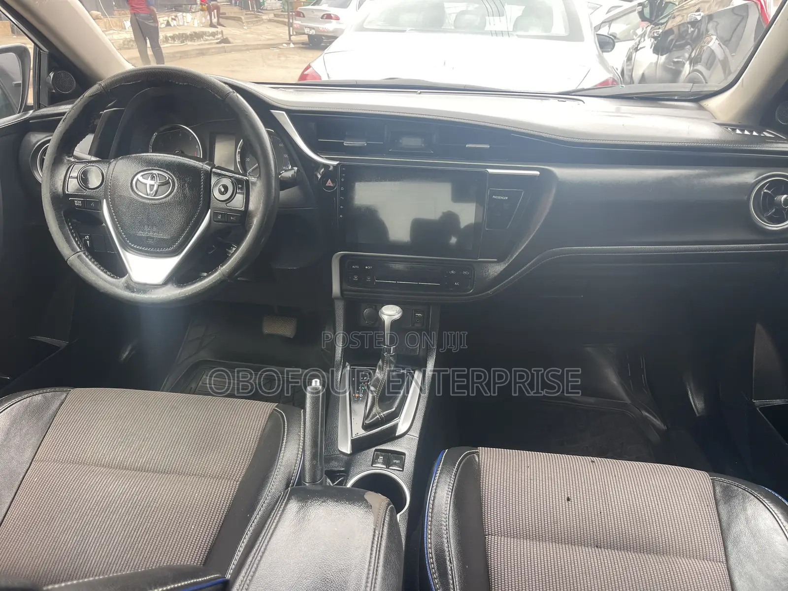 Toyota Corolla LE 4dr Sedan (1.8L 4cyl CVT) 2017 White