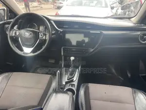 Toyota Corolla LE 4dr Sedan (1.8L 4cyl CVT) 2017 White