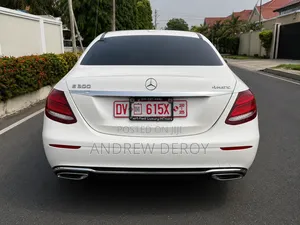 Mercedes-Benz E300 2019 Off white