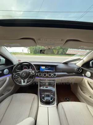 Mercedes-Benz E300 2019 Off white