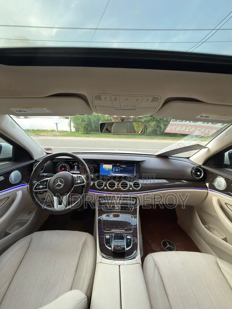 Mercedes-Benz E300 2019 Off white