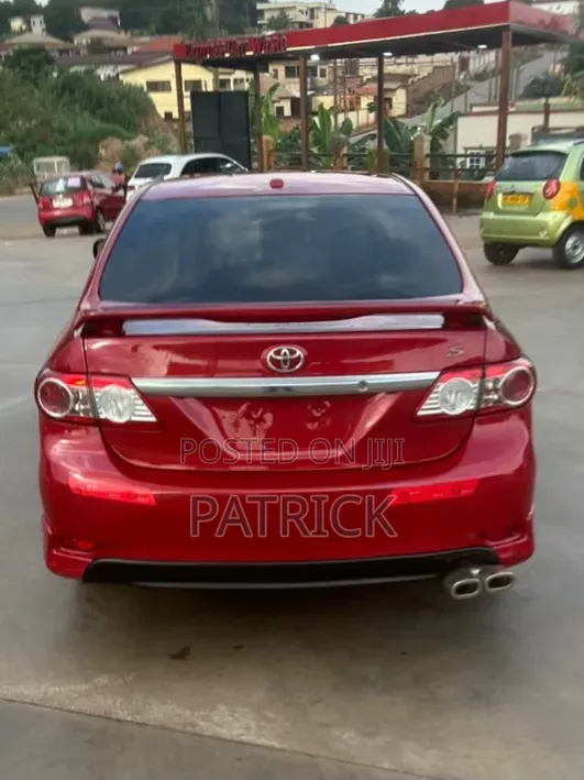 Toyota Corolla 2013 Red