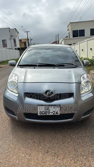 Toyota Vitz 2010 Gray