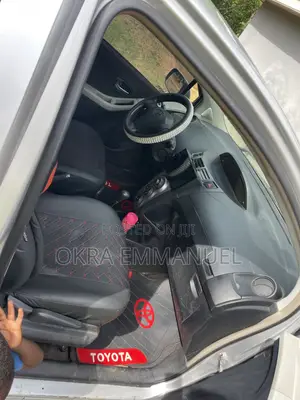 Toyota Vitz 2010 Silver