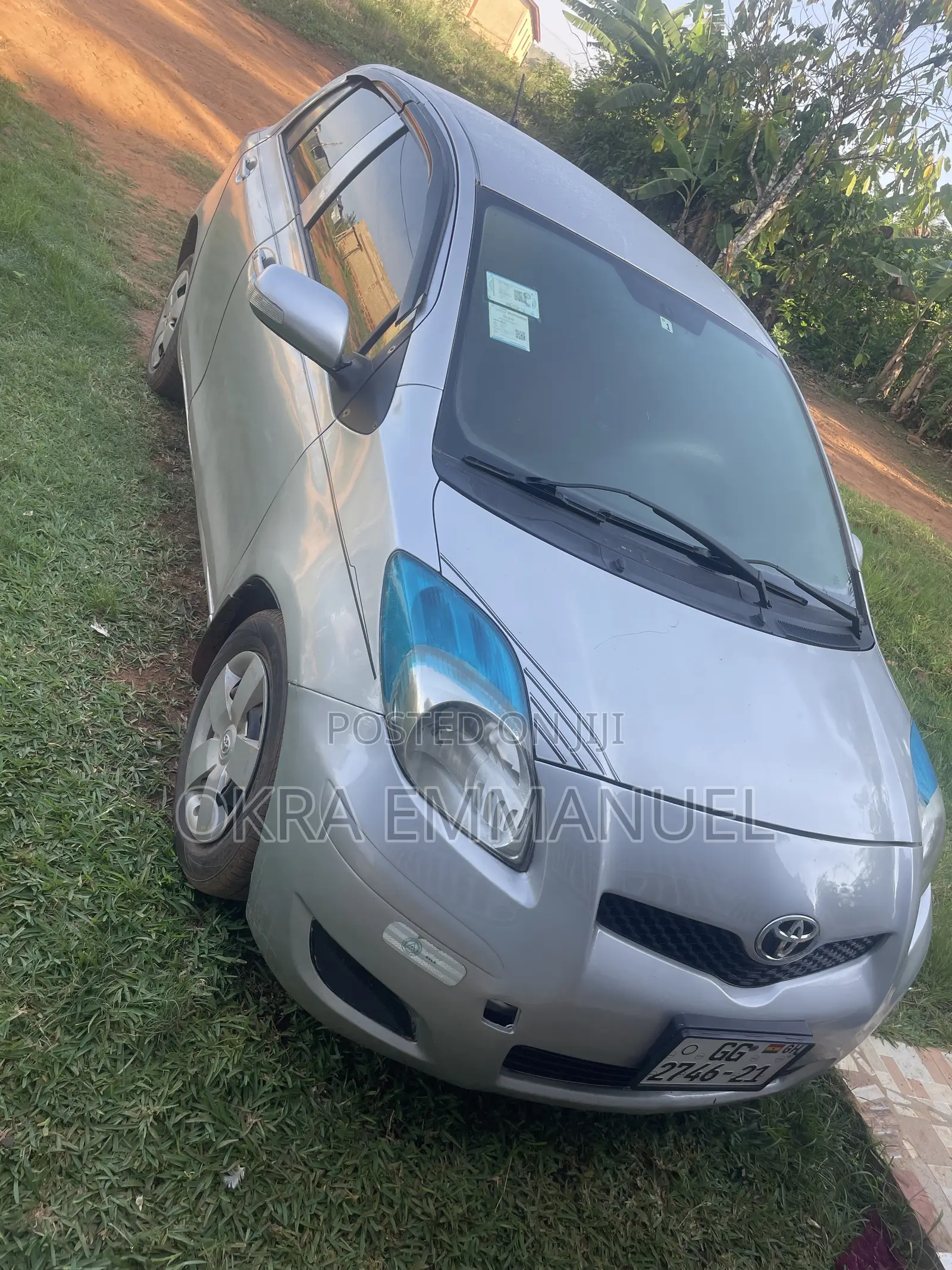Toyota Vitz 2010 Silver
