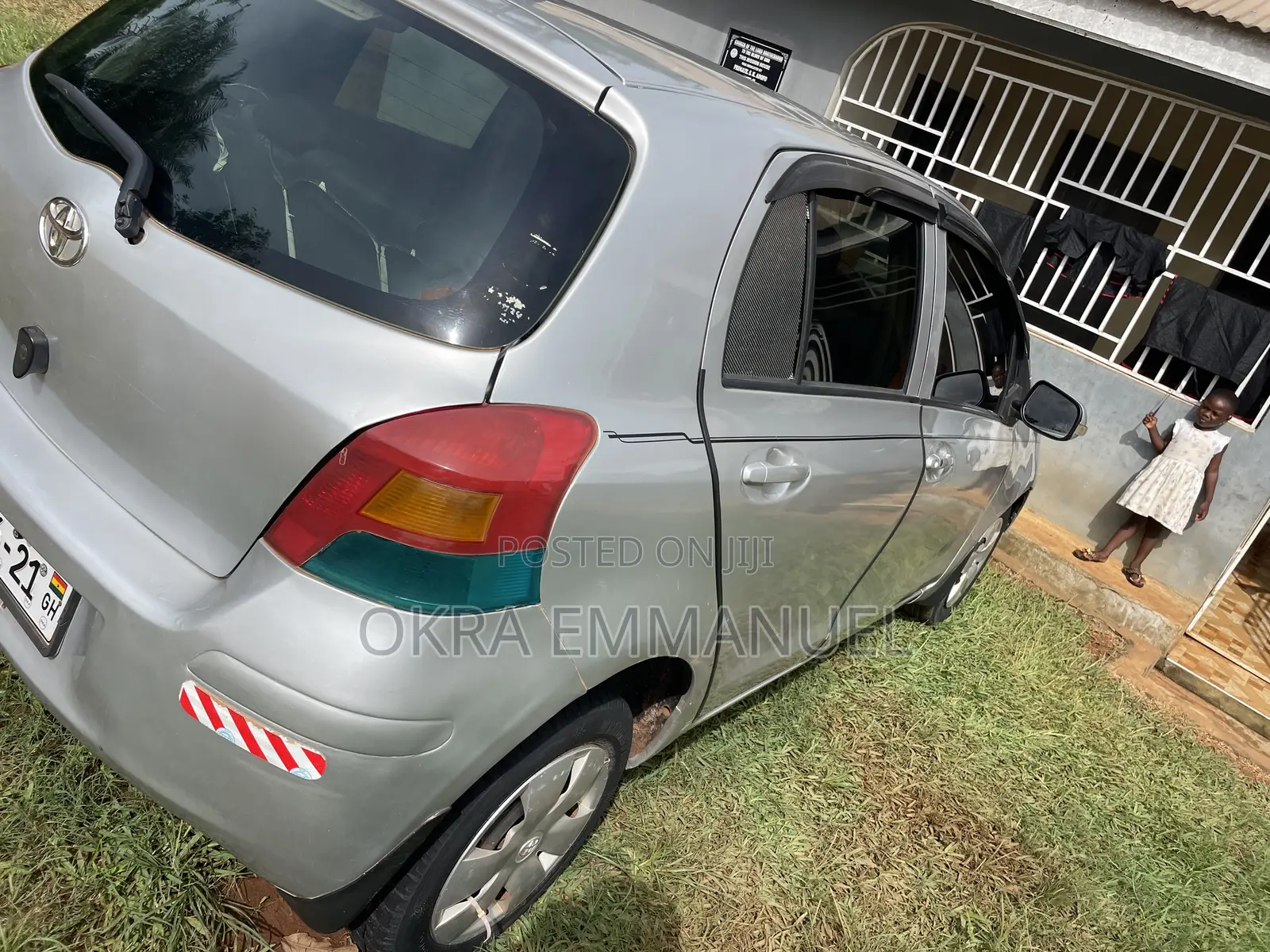 Toyota Vitz 2010 Silver
