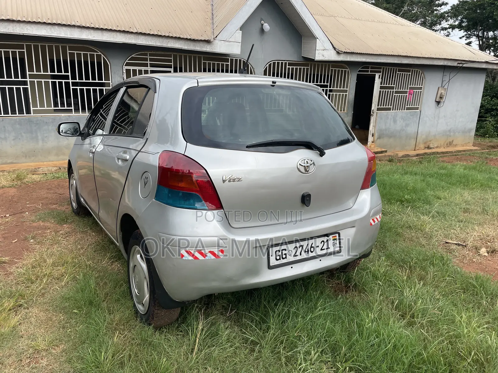 Toyota Vitz 2010 Silver