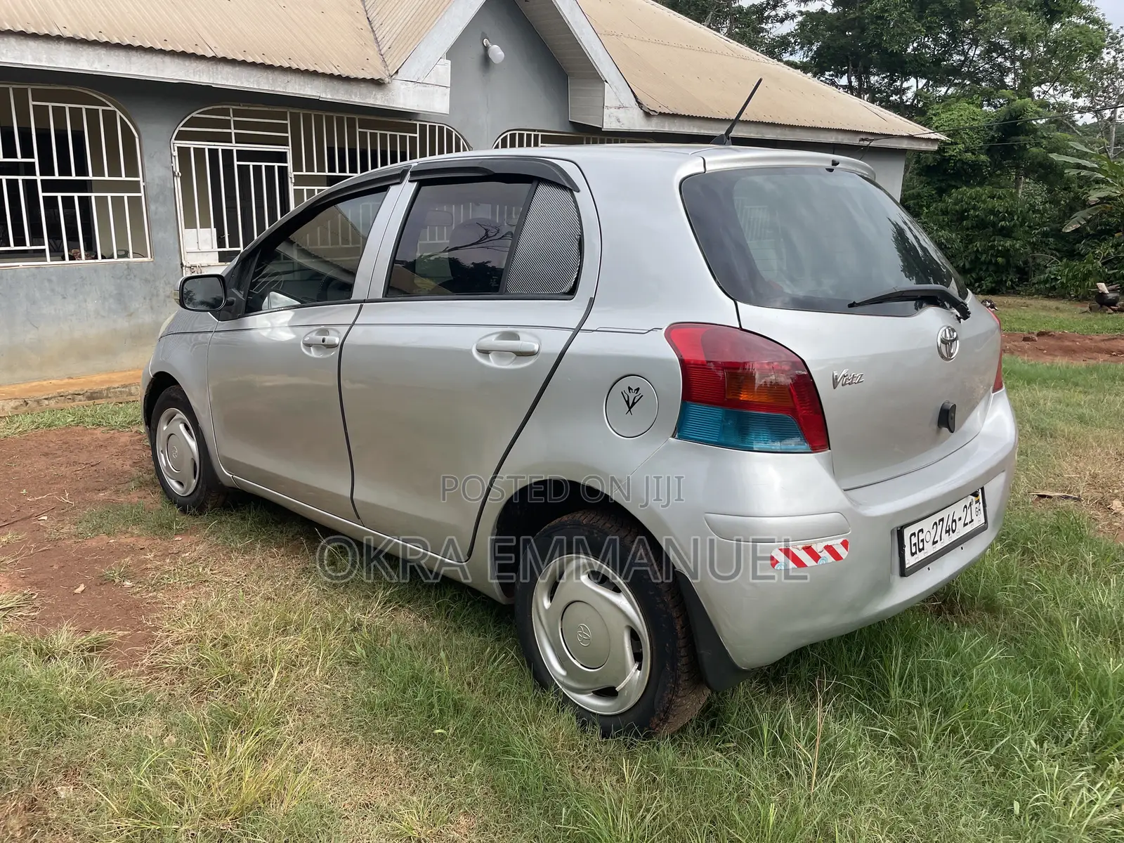 Toyota Vitz 2010 Silver