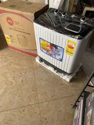 Affordable 7kg Twin Tub Washer - Wash and Spin Together