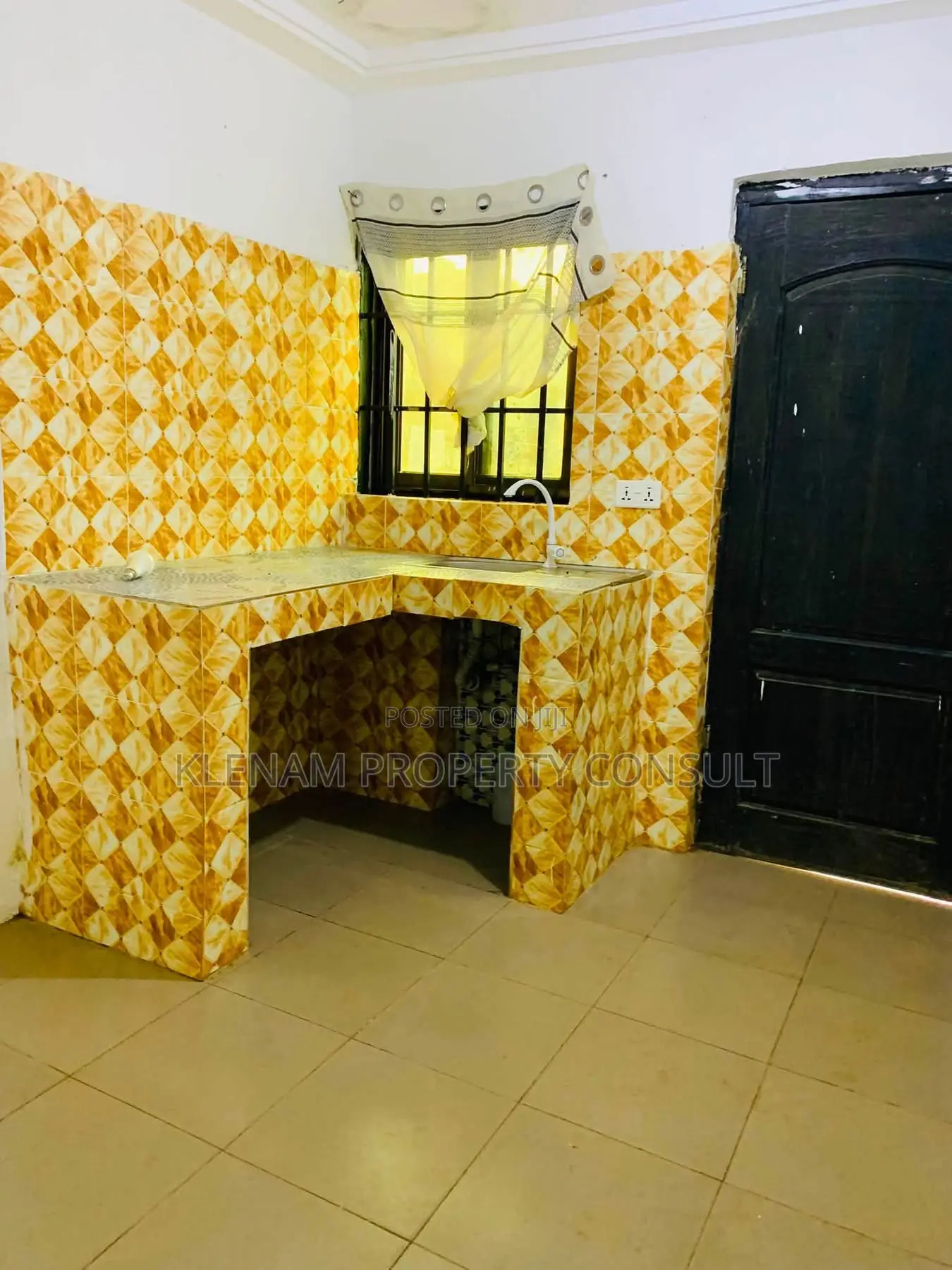 1bdrm Apartment in West Hills Mall Area for rent
