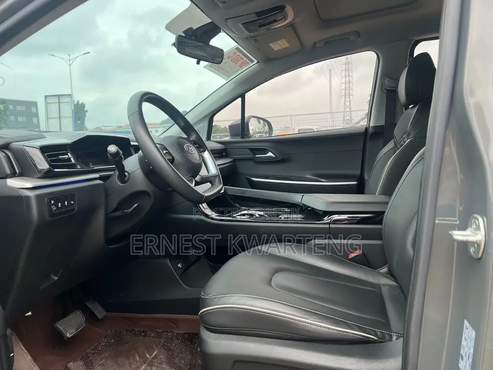 Hyundai Custin 2022 Gray
