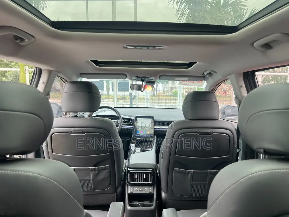 Hyundai Custin 2022 Gray