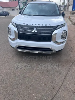 Mitsubishi Outlander SE 2023 White