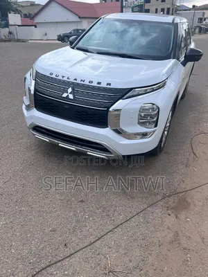Mitsubishi Outlander SE 2023 White
