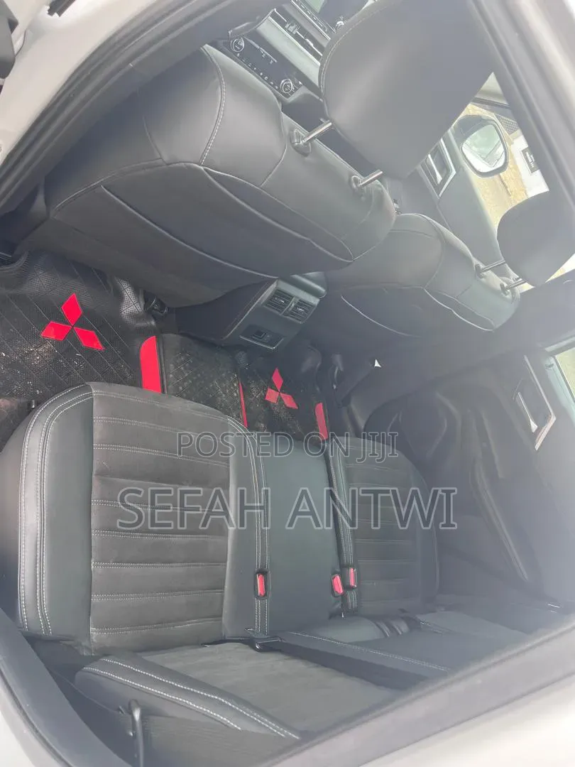 Mitsubishi Outlander SE 2023 White