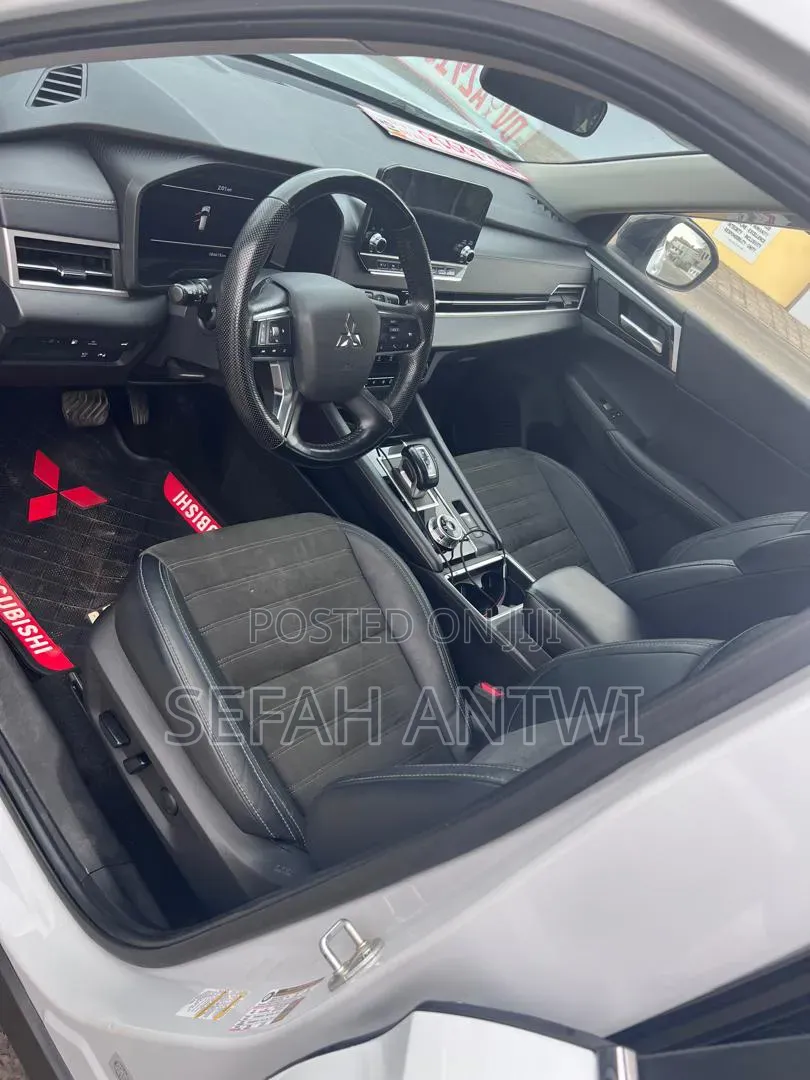 Mitsubishi Outlander SE 2023 White