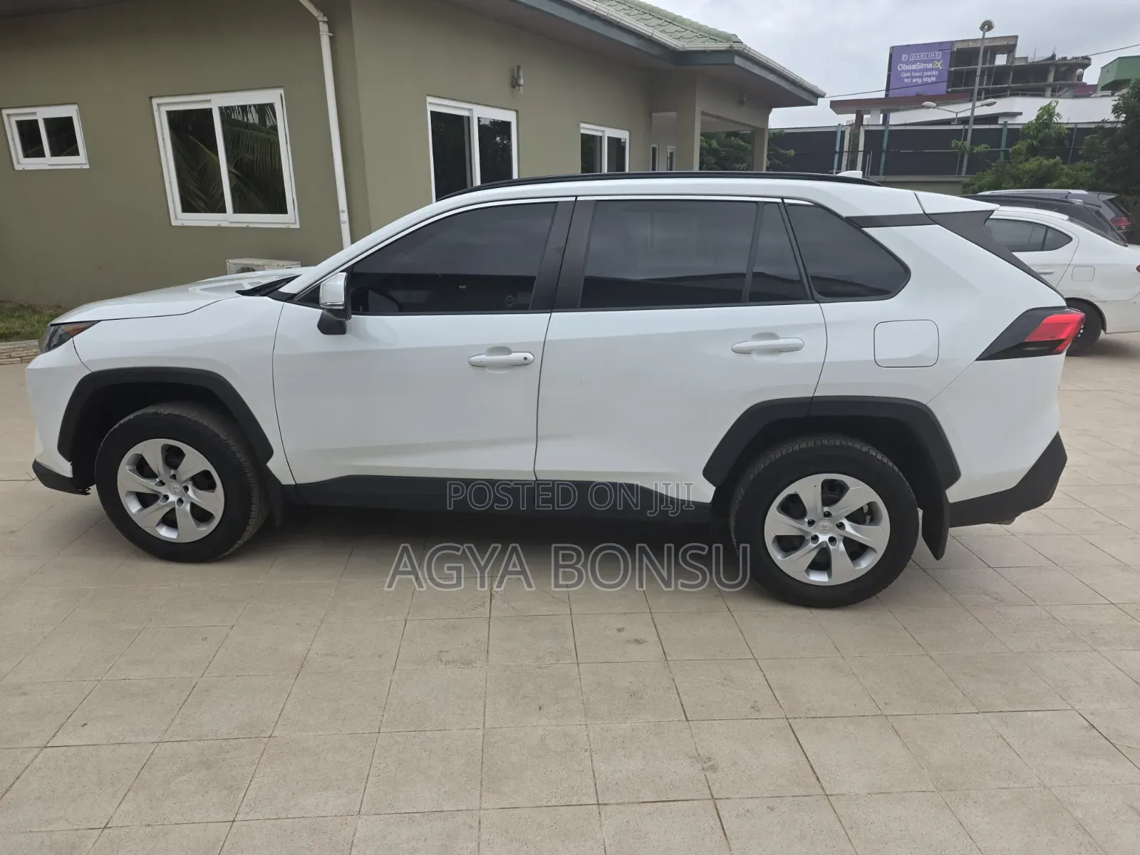 Toyota RAV4 LE FWD 2019 White