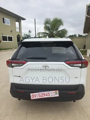 Toyota RAV4 LE FWD 2019 White