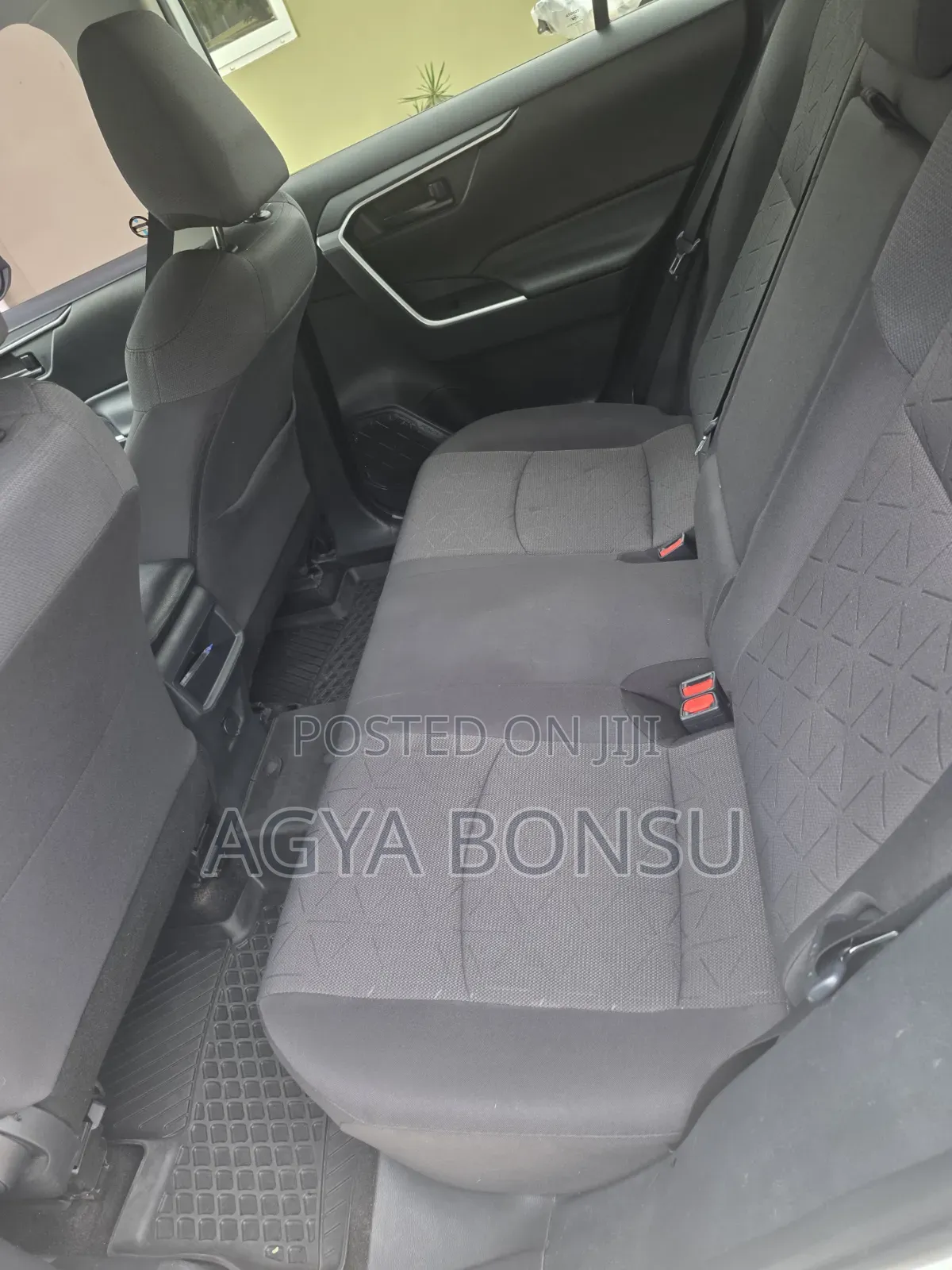 Toyota RAV4 LE FWD 2019 White