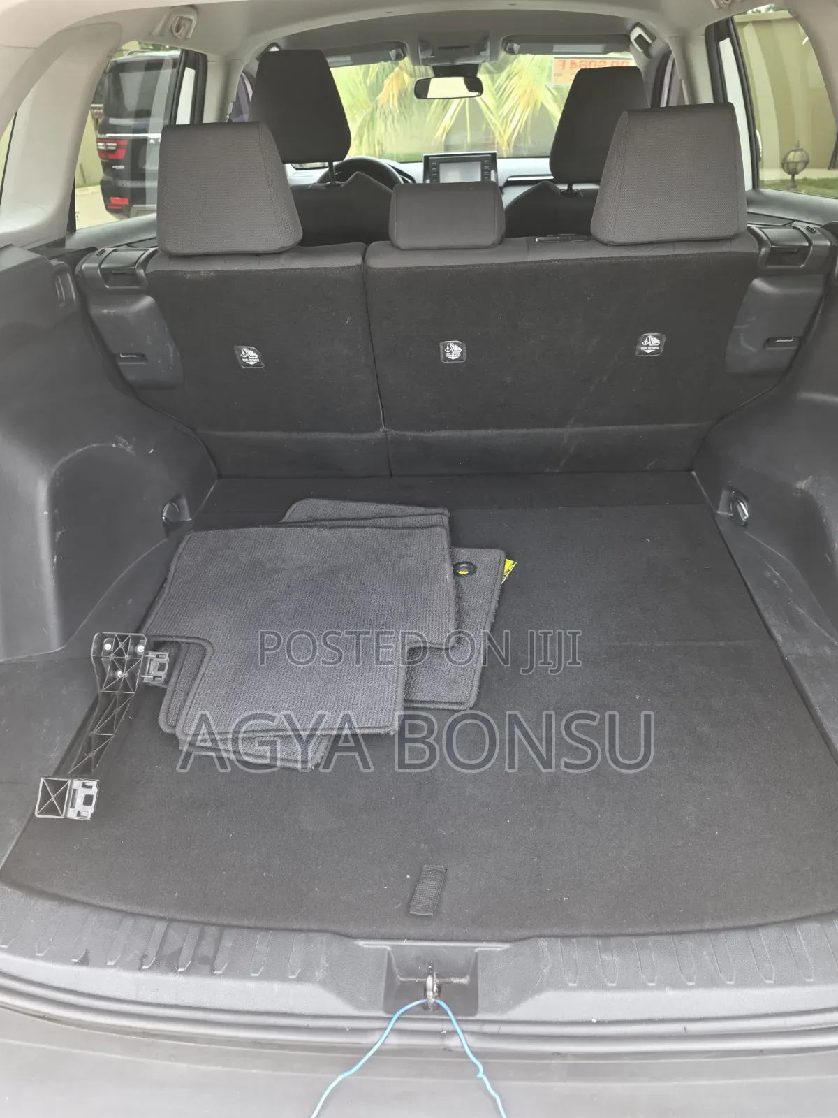 Toyota RAV4 LE FWD 2019 White