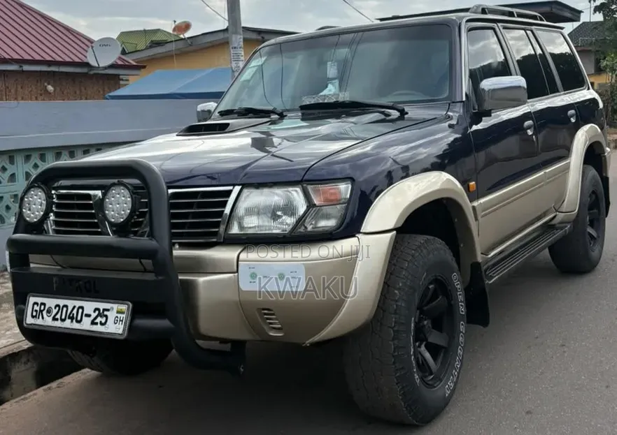 Nissan Patrol 2011 Blue