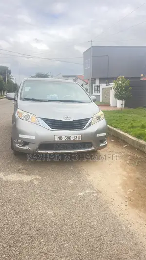Toyota Sienna XLE 8 Passenger 2012 Silver