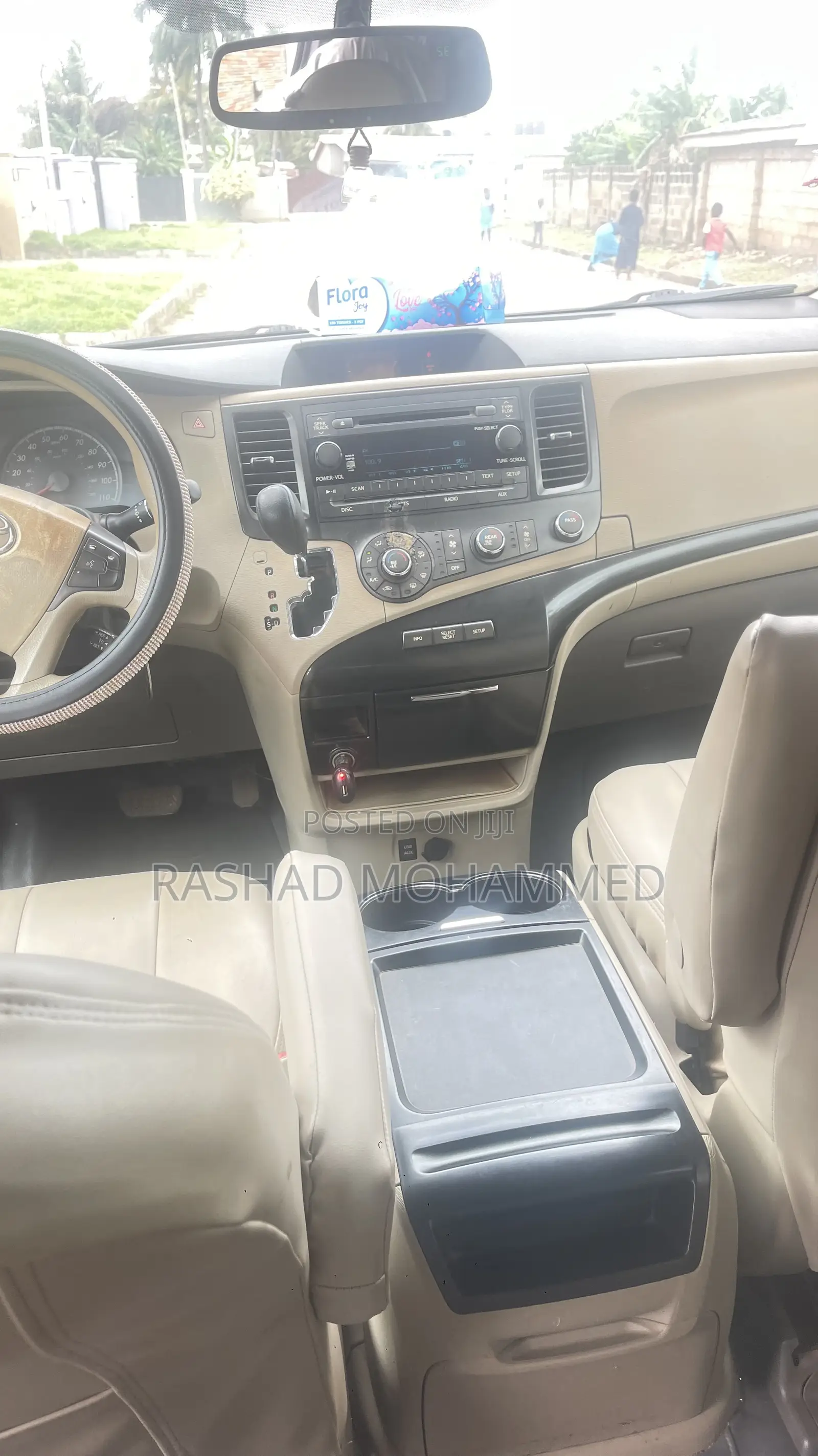 Toyota Sienna XLE 8 Passenger 2012 Silver