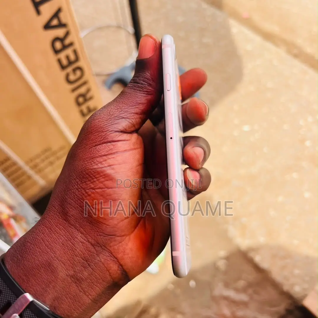 Apple iPhone SE (2020) 64 GB White