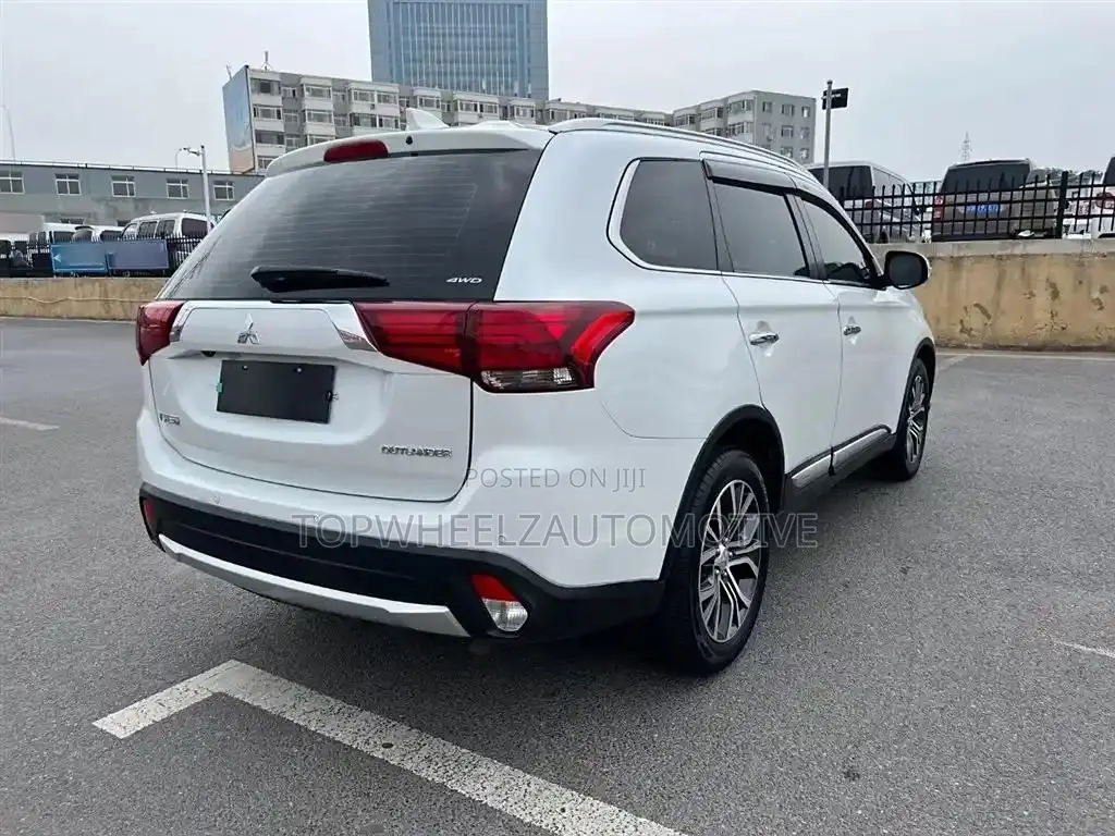 Mitsubishi Outlander 2018 White