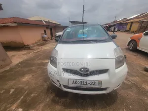 Toyota Yaris 2010 White
