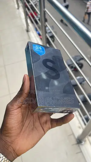 New Samsung Galaxy S22 5G 256 GB Black