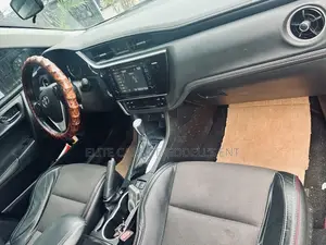 Toyota Corolla SE Special Edition 4dr Sedan (1.8L 4cyl CVT) 2017