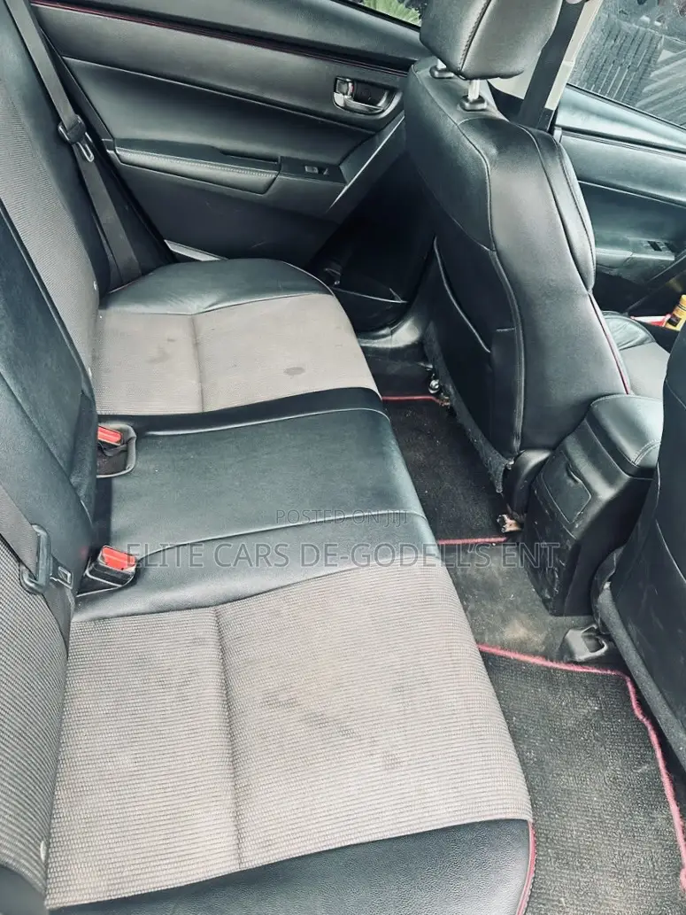 Toyota Corolla SE Special Edition 4dr Sedan (1.8L 4cyl CVT) 2017