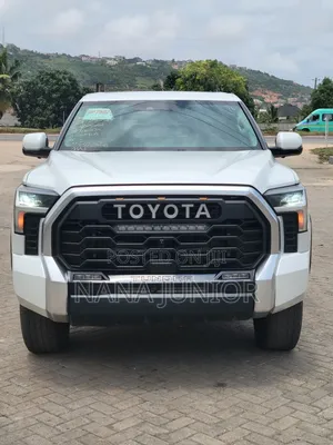 Toyota Tundra 2022 Off white