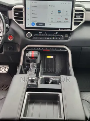 Toyota Tundra 2022 Off white