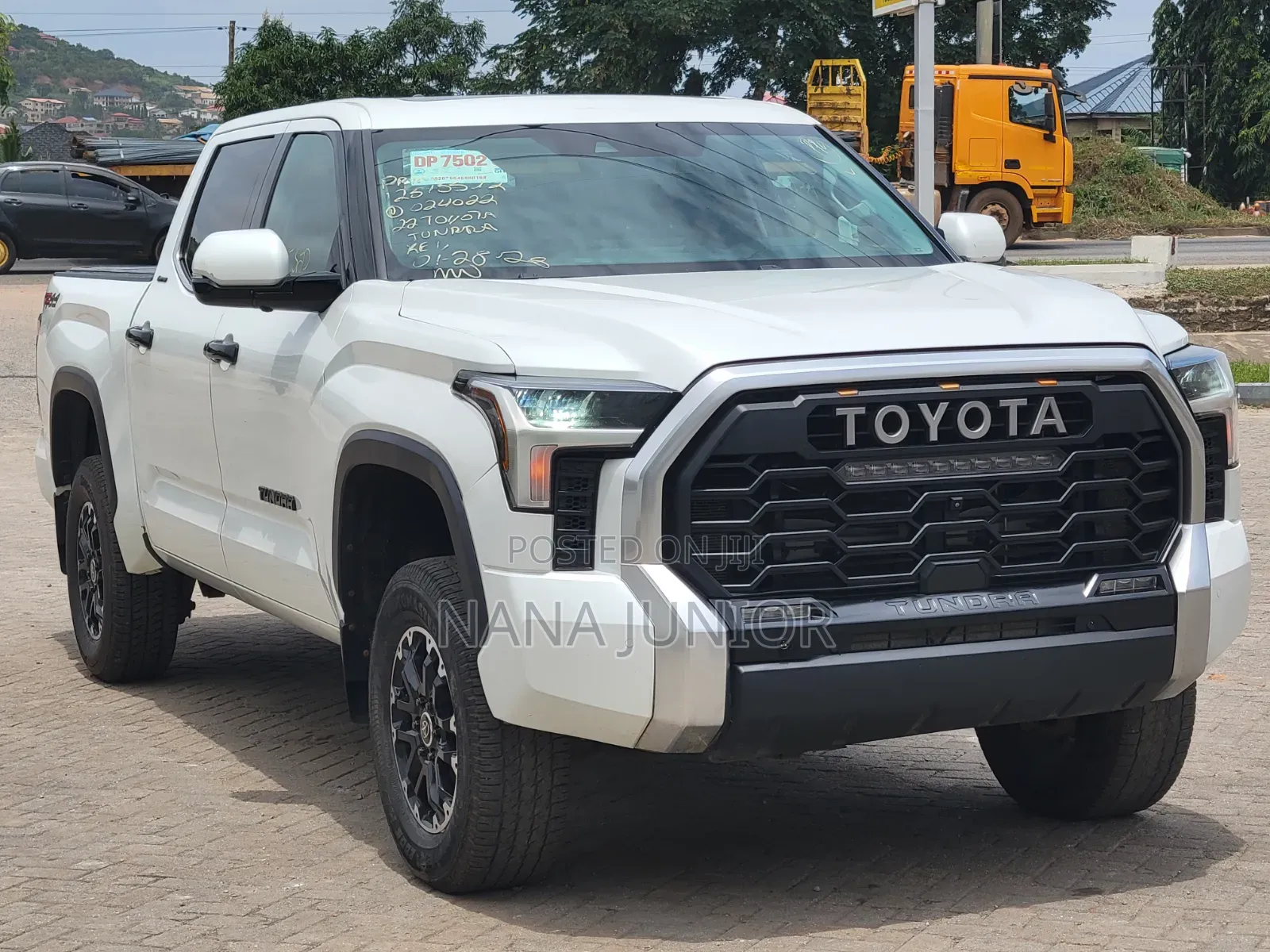 Toyota Tundra 2022 Off white