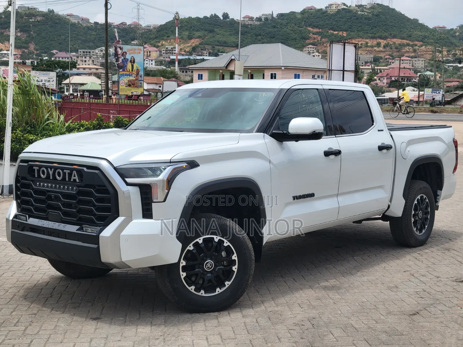 Toyota Tundra 2022 Off white